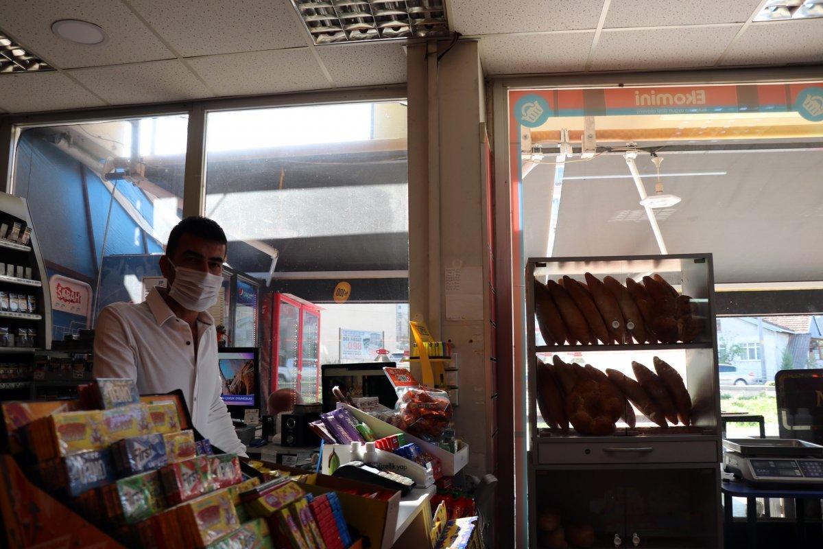 Zonguldak'ta ekmeği 0,75 kuruştan satan mahalle bakkalı vatandaşları mutlu etti