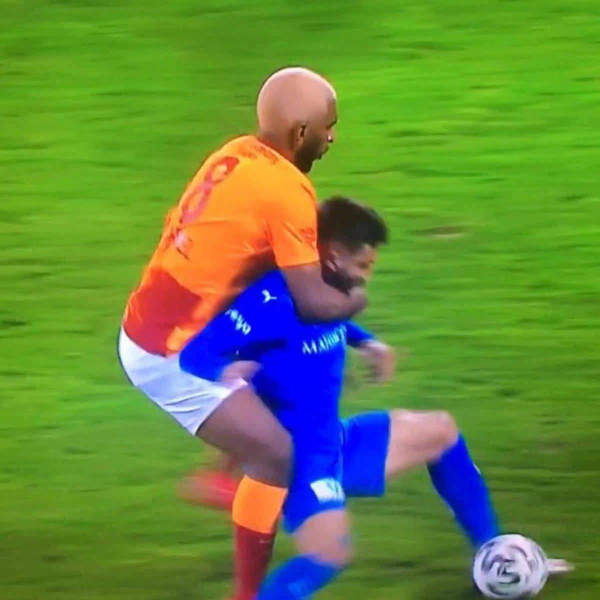 10 kişi kalan Galatasaray, BB Erzurumspor'u yendi