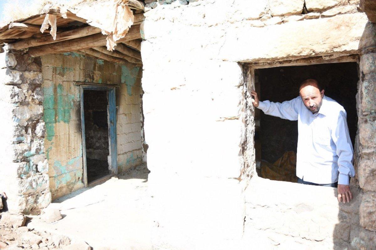 Şanlıurfa'da bir kişi eşi ve çocukları tarafından terk edildi