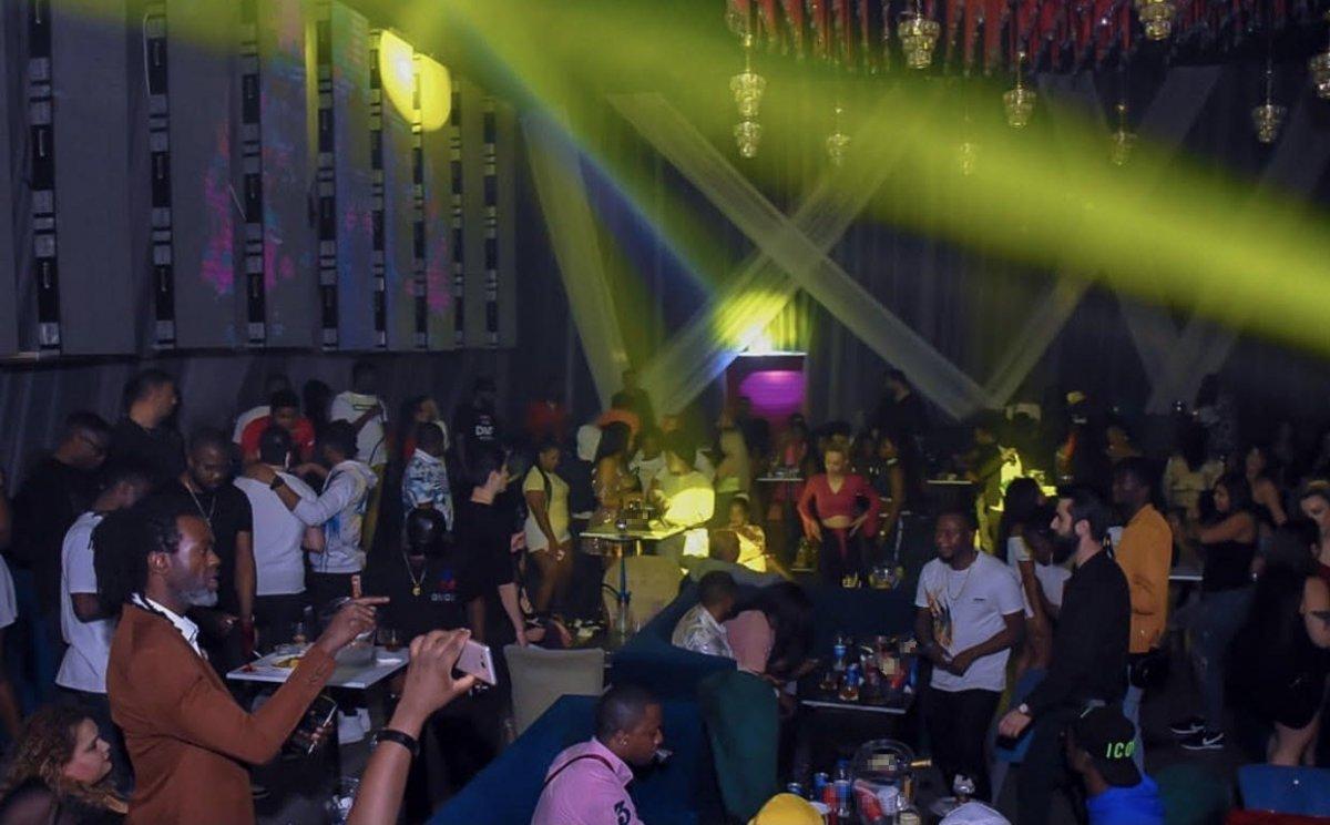 Esenyurt’ta gece kulübünde skandal görüntüler