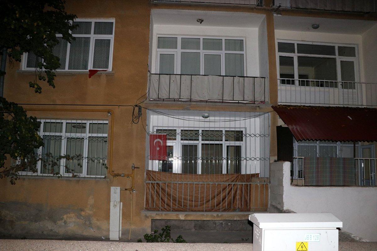 Kayseri'de kocasının bıçakladığı kadın, balkondan atladı