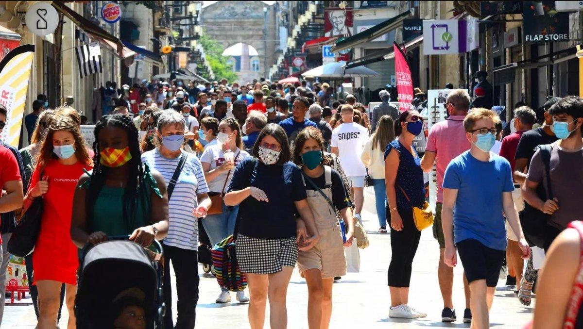 Fransa'da 24 saatte 52 bin 10 yeni vaka tespit edildi