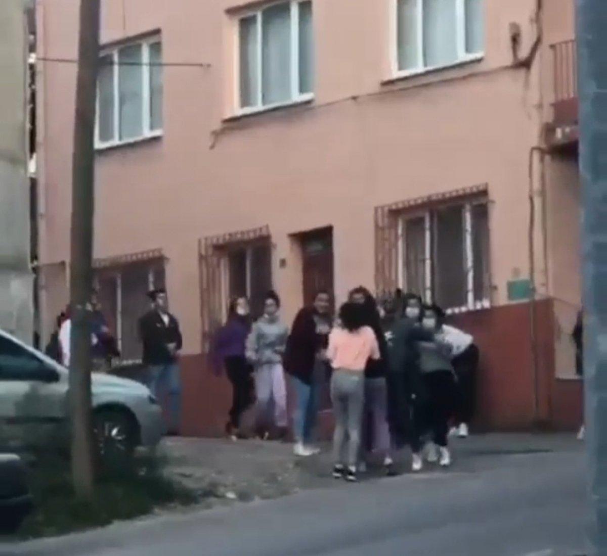 Bursa'da liseli kızların erkek kavgası