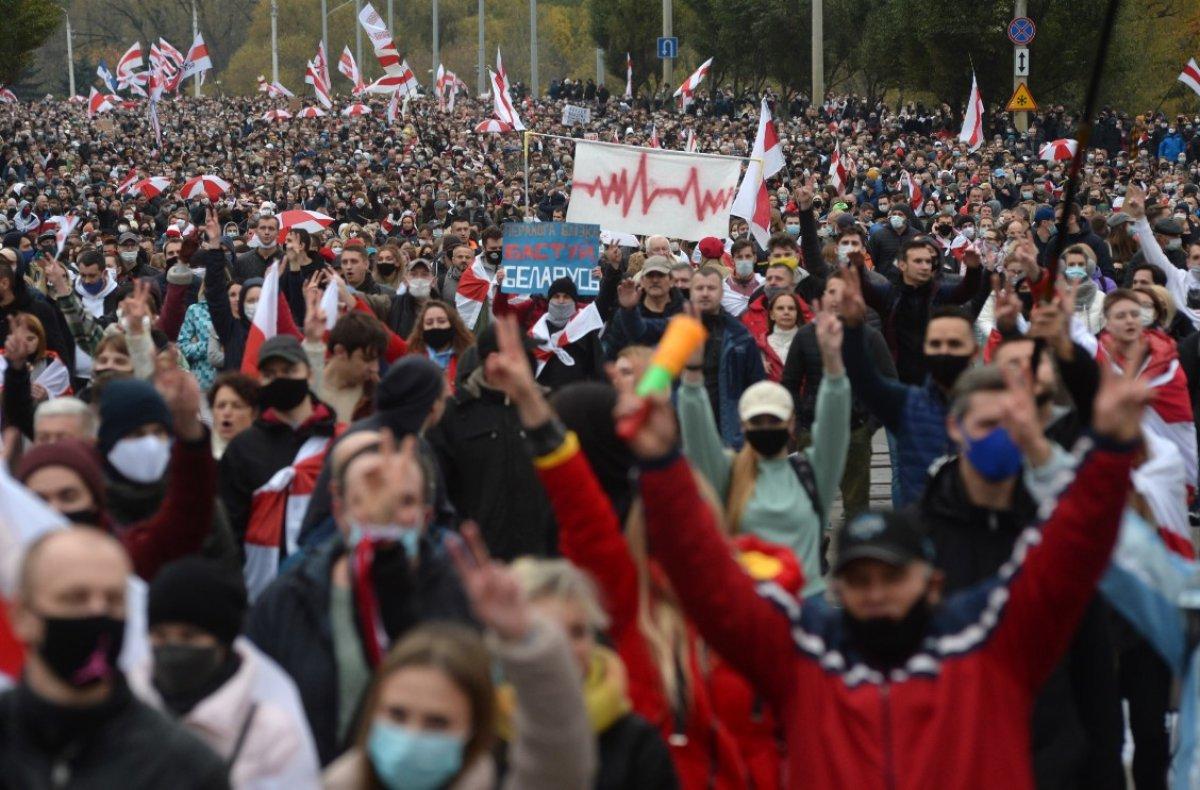 Belarus'ta, Lukaşenko karşıtı halk sokağa döküldü