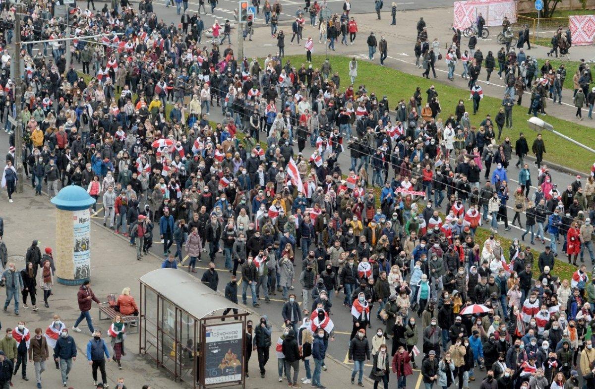 Belarus'ta, Lukaşenko karşıtı halk sokağa döküldü
