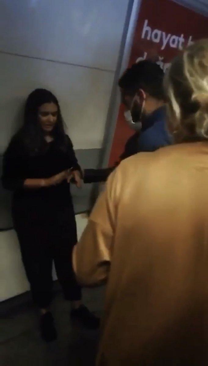 Şişli’de genç kız rayların arasına düştü