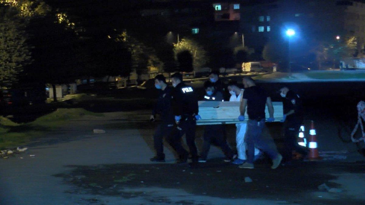 Konya'da devrilen traktörden yola savruldu, kamyon altında kaldı