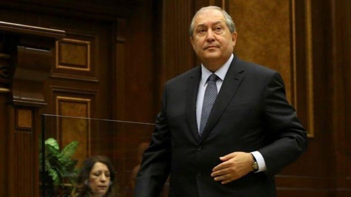 Ermenistan Cumhurbaşkanı Sarkisyan, sınır birlikleri komutanını görevden aldı