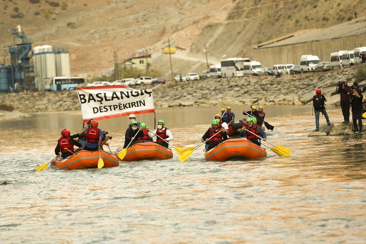 Gençlik ve Spor Bakanı Mehmet Muharrem Kasapoğlu, Hakkari'de rafting yaptı