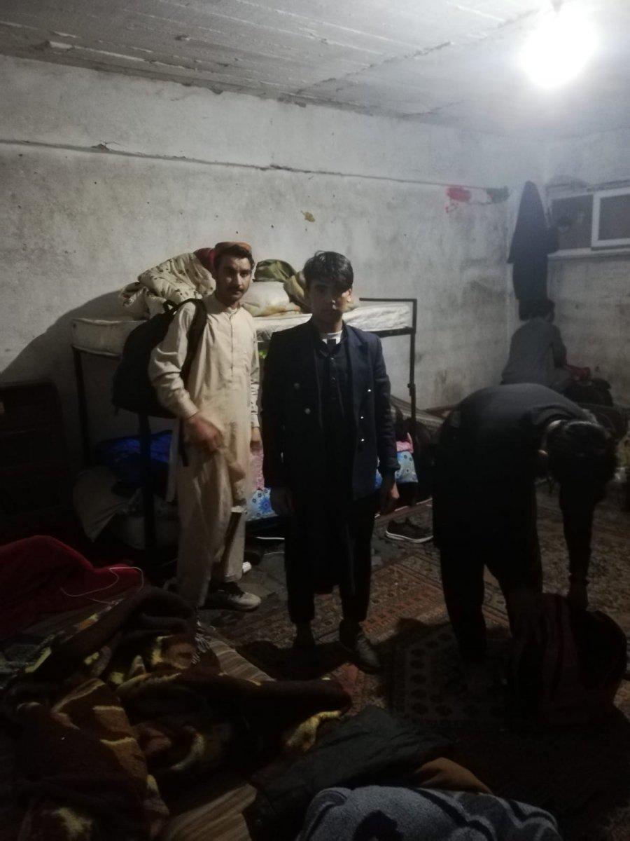 Kocaeli’de aynı evde kalan 17 kaçak göçmen yakalandı