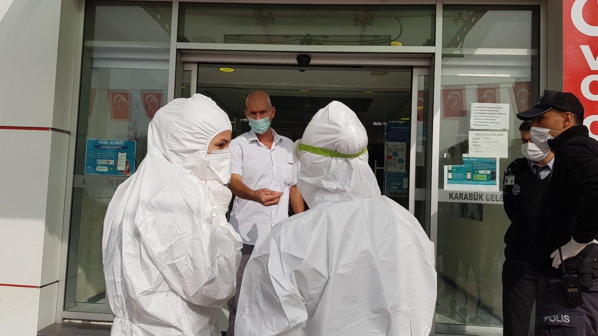 Karabük'te depozitosunu almak için karantinadan çıkıp belediyeye geldi