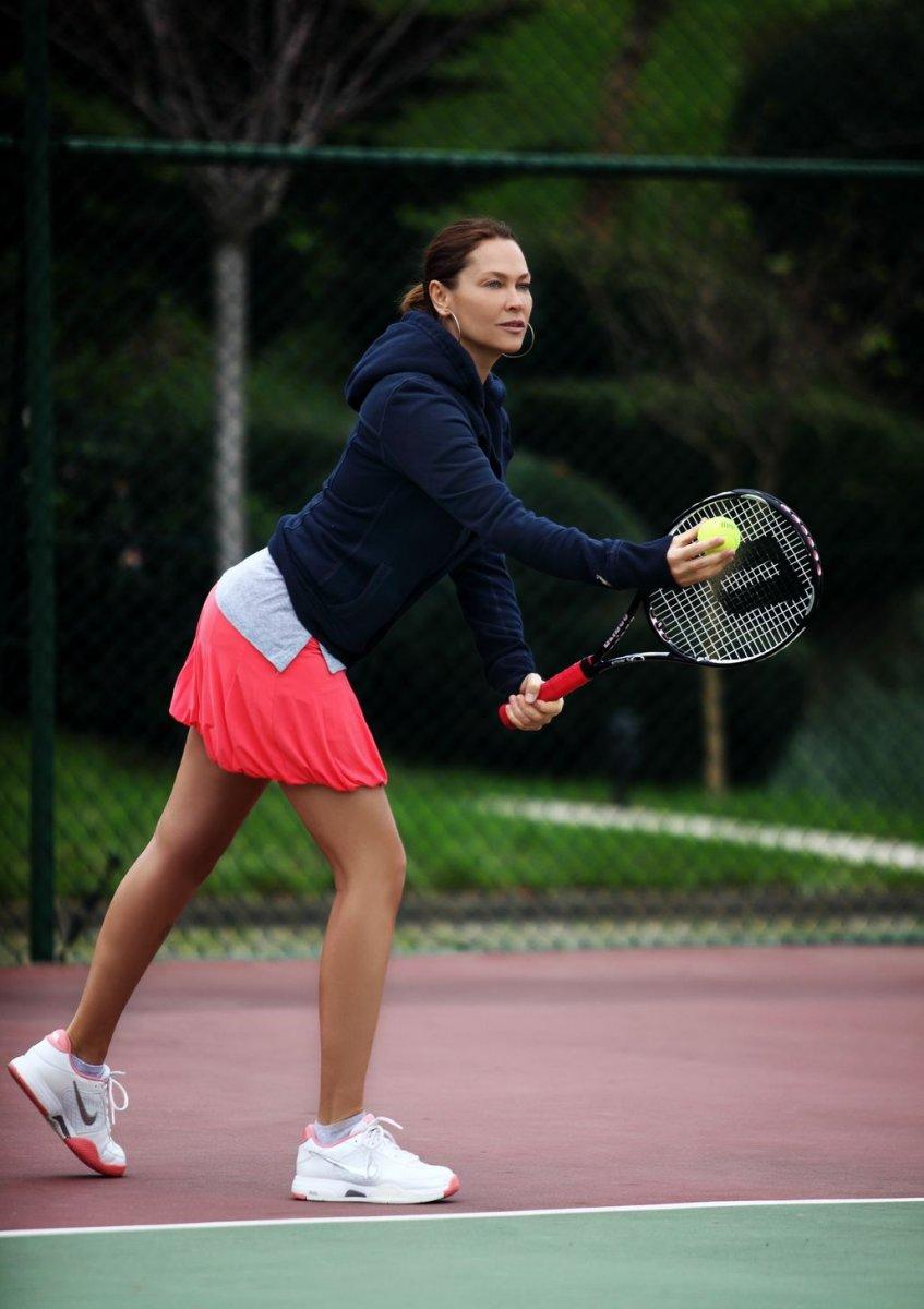 Hülya Avşar: Başka ülkede olsa heykelimi dikerlerdi