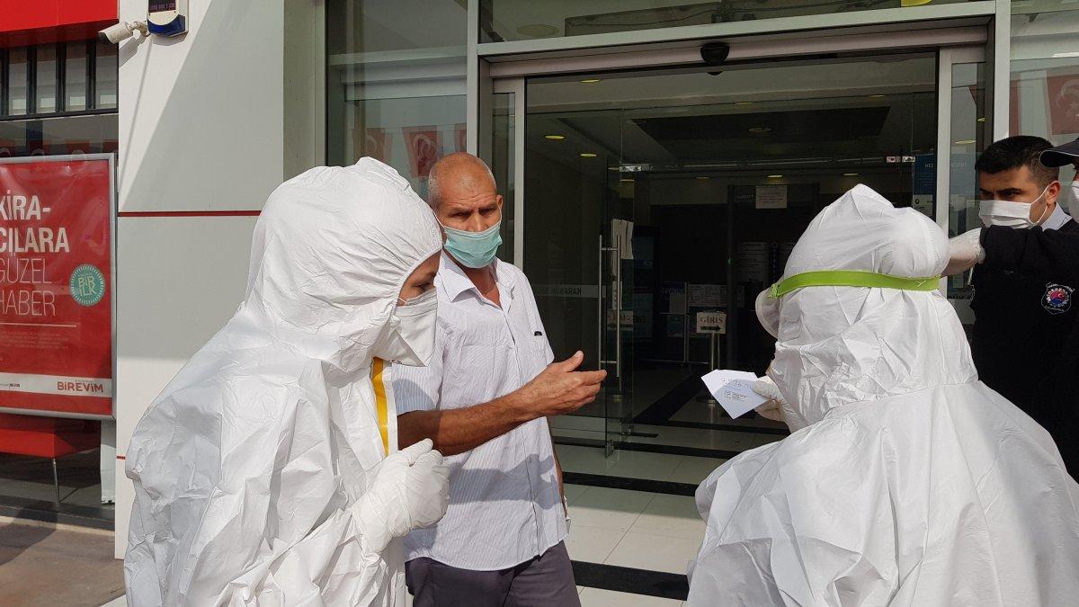 Karabük'te depozitosunu almak için karantinadan çıkıp belediyeye geldi