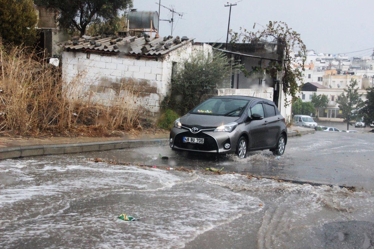 Bodrum’da sokaklar göle döndü