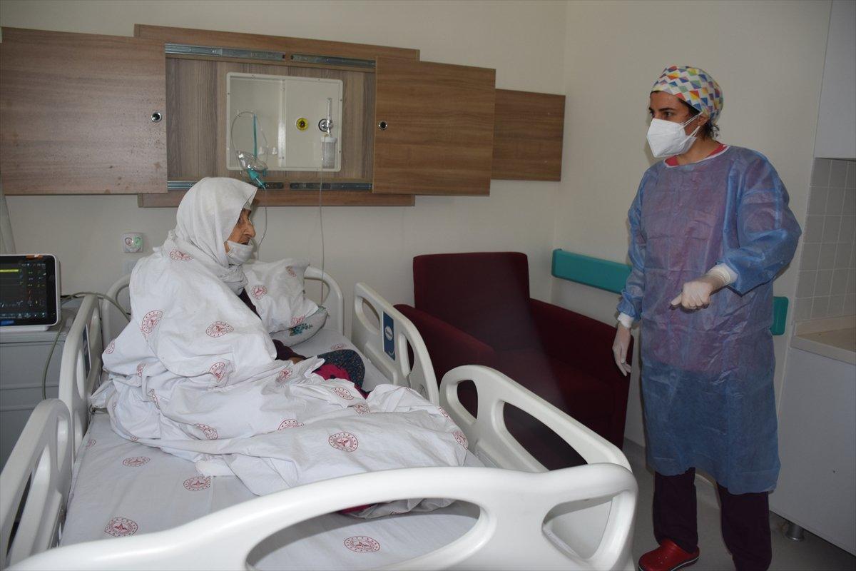 Şırnak'ta 120 yaşında koronavirüsü yendi