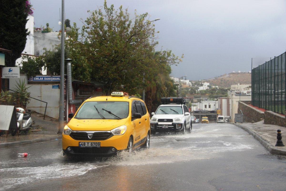 Bodrum’da sokaklar göle döndü