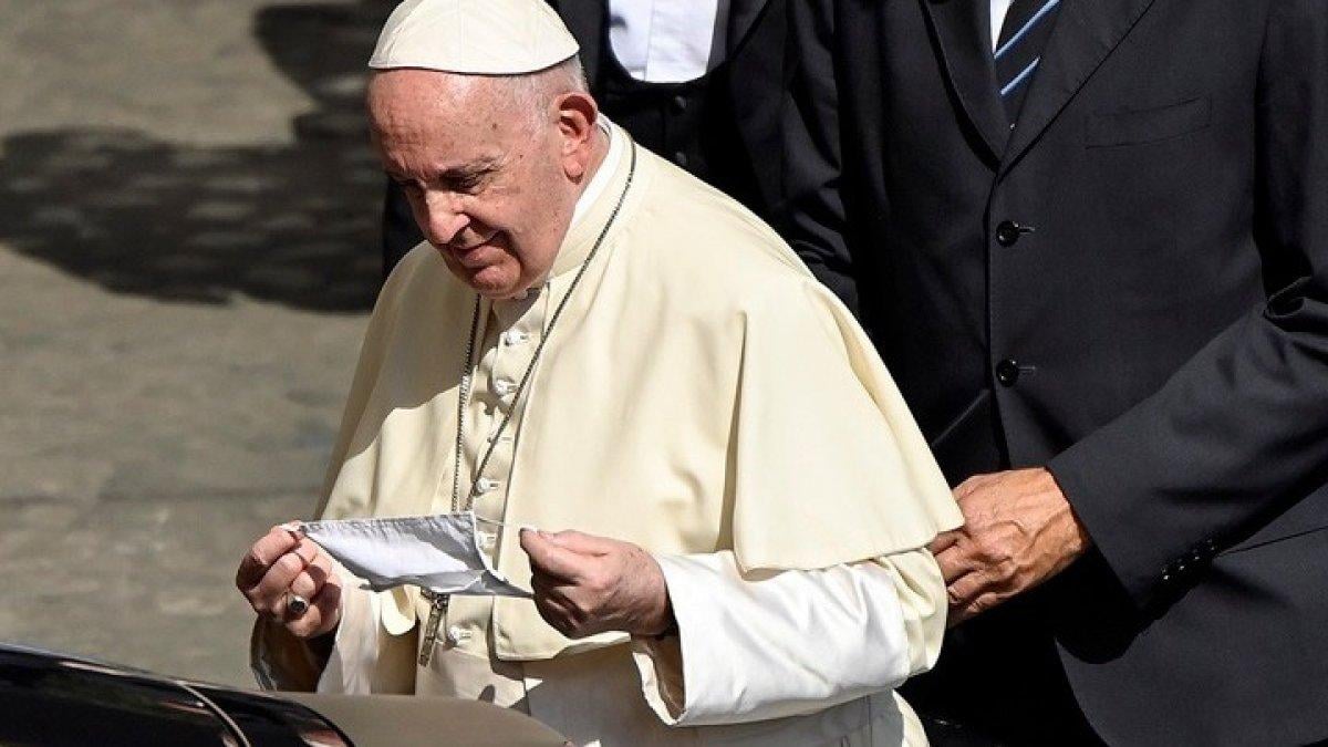 Papa, maske takmayı reddetti