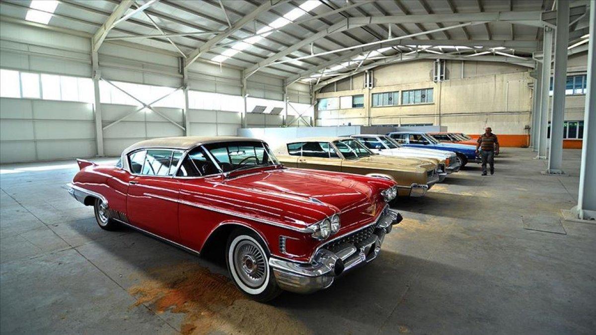 Konya'da bir kişi hurda araçları alıp ihtişamlı hallerine geri getiriyor