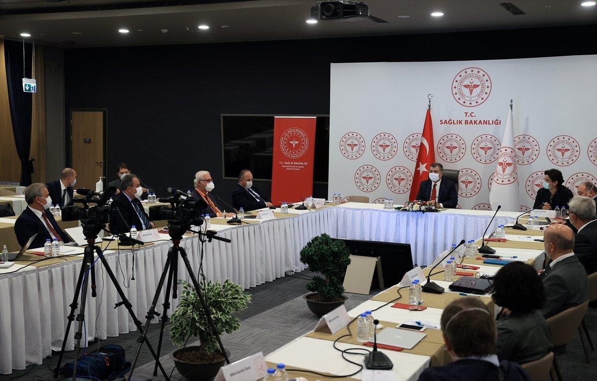 Bakan Fahrettin Koca: Hareketi ve teması üçte bire indireceğiz