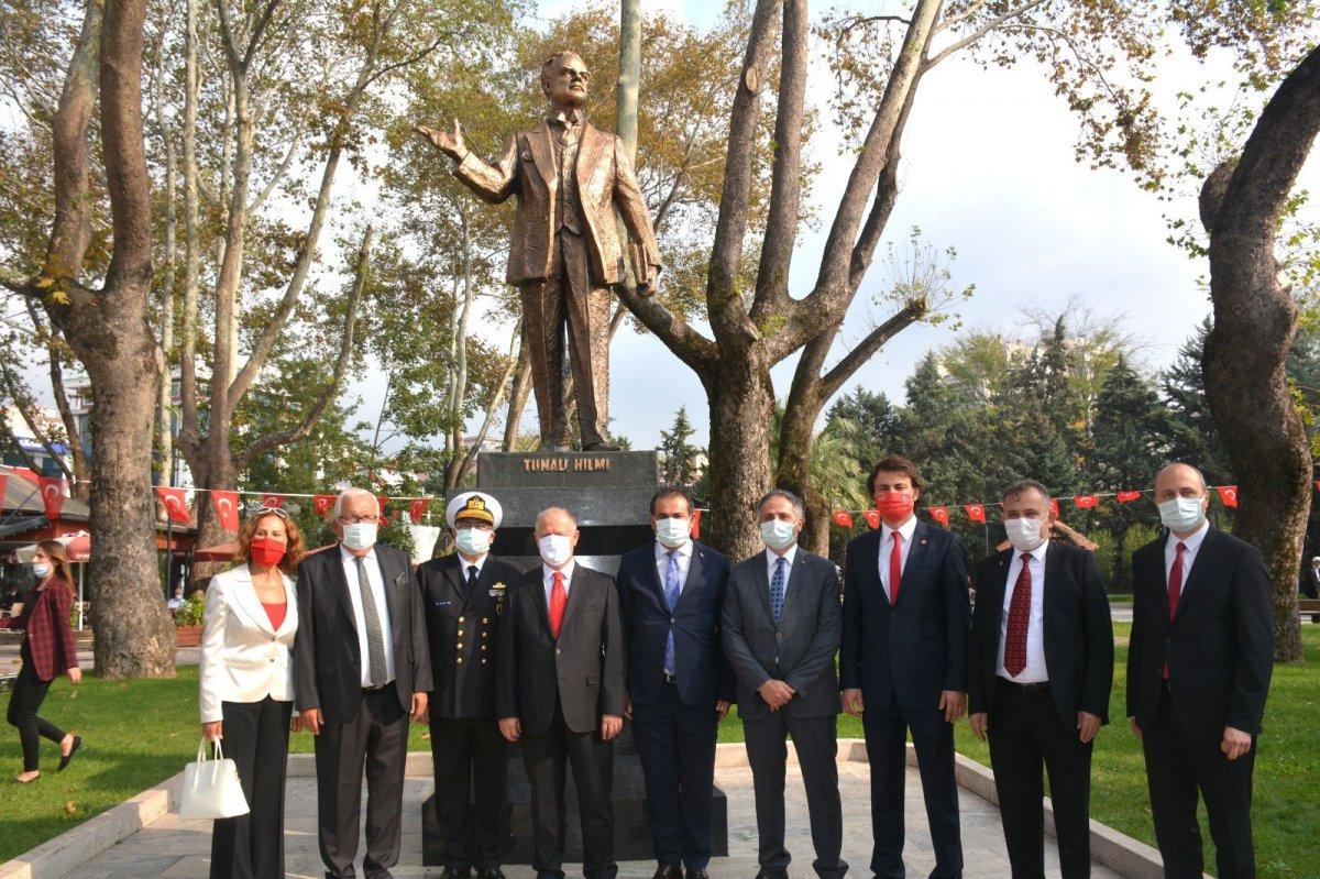 Tunalı Hilmi heykeli