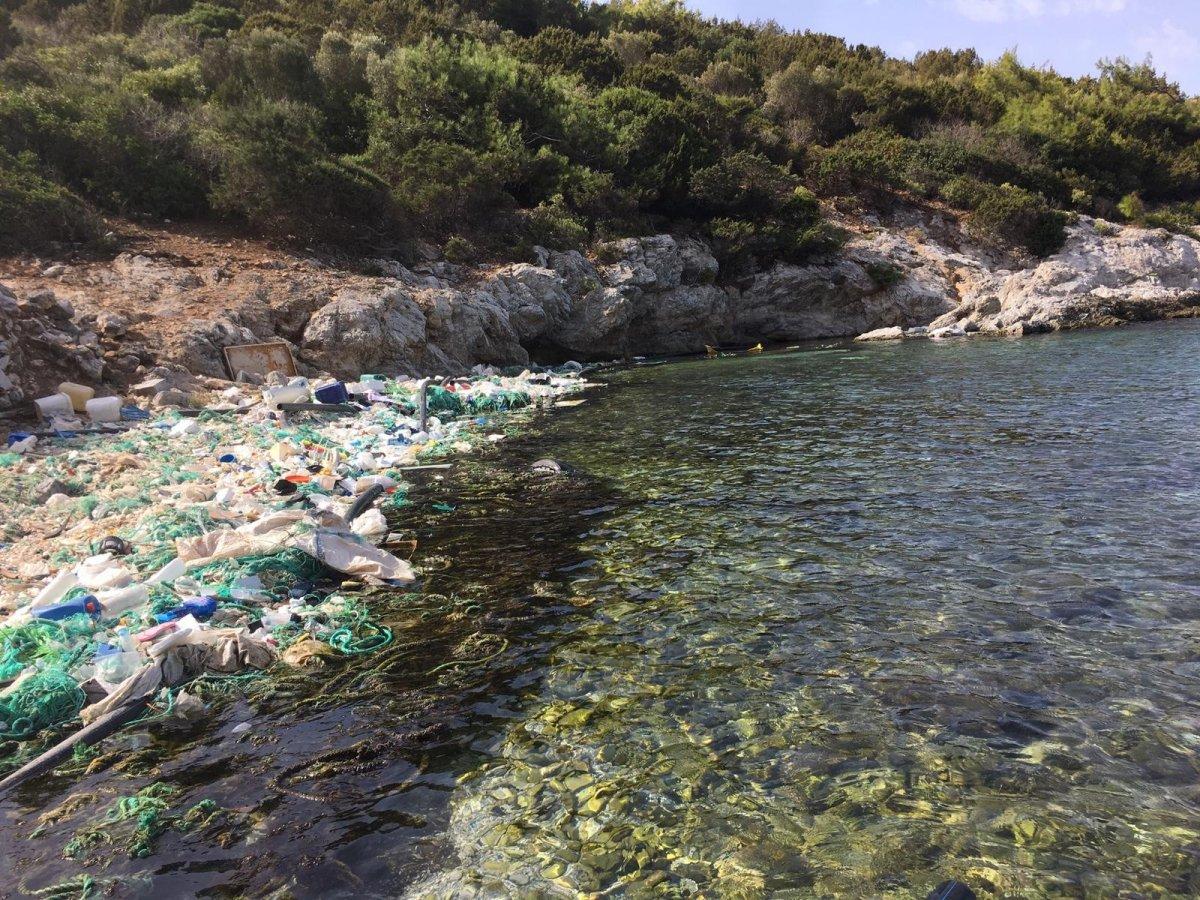 Muğla'da denizin ortasında utandıran manzara