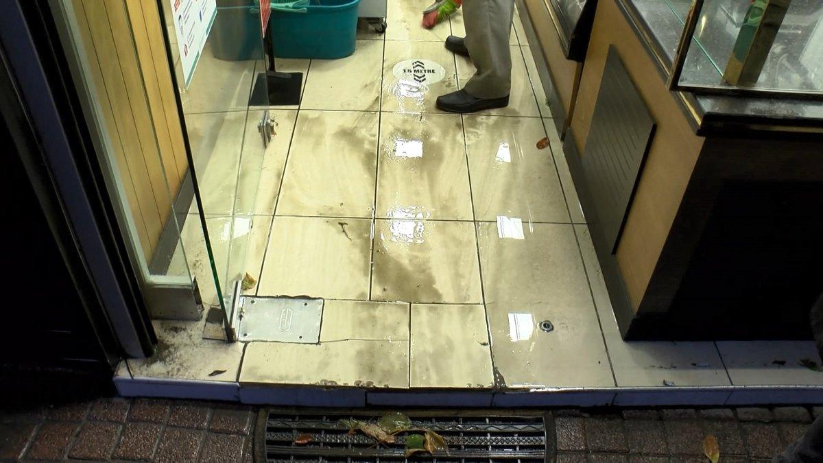 İstanbul'da şiddetli yağış: Büyükçekmece, Eyüp ve Karaköy alt geçitlerini su bastı