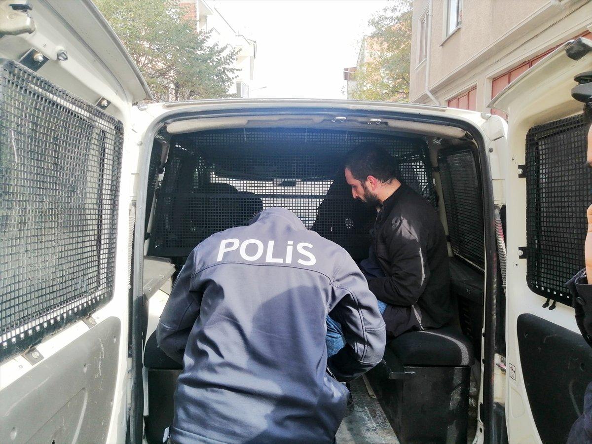 Bursa'da mahalle sakinleri, hırsızı yakalayıp polise teslim etti