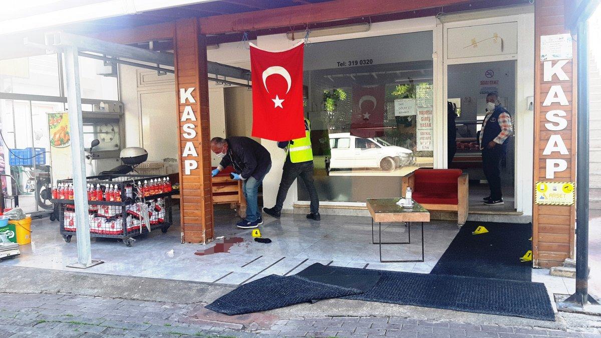 Muğla'da vatandaşların gözü önünde kurşunlanma anı kamerada