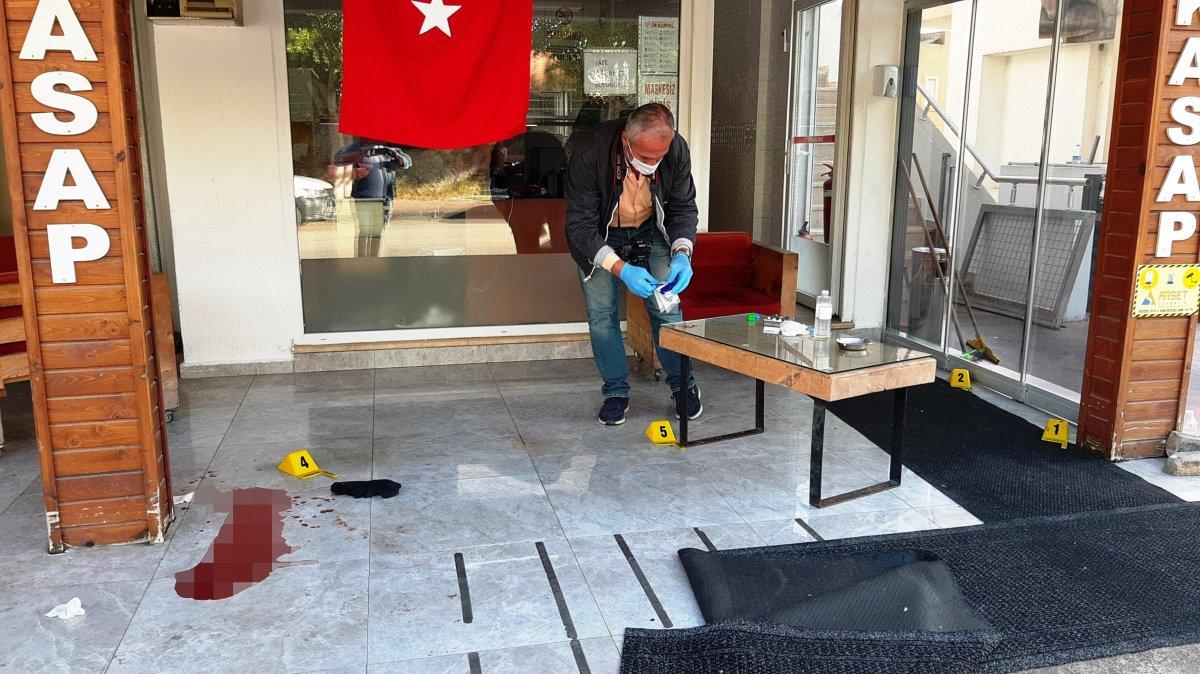Muğla'da vatandaşların gözü önünde kurşunlanma anı kamerada
