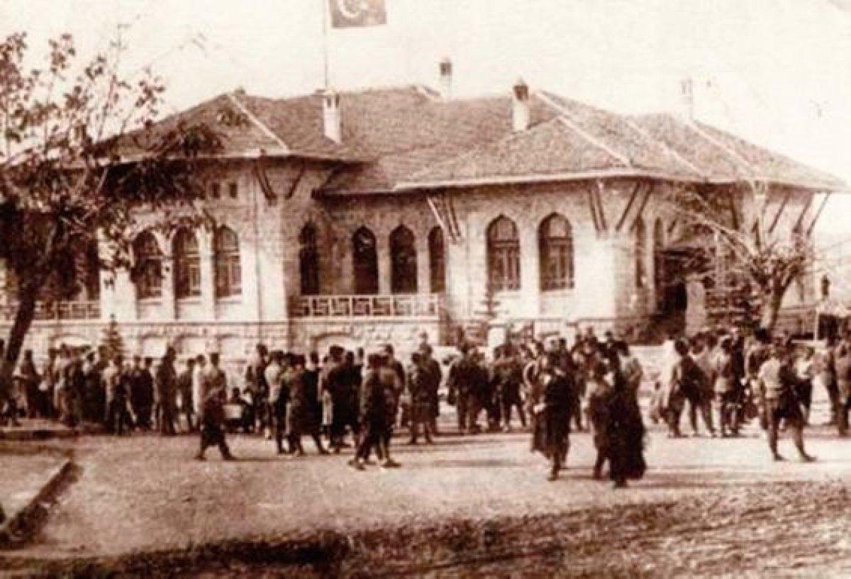 97 yıl önce kurulan Cumhuriyet'in kuruluş belgeleri