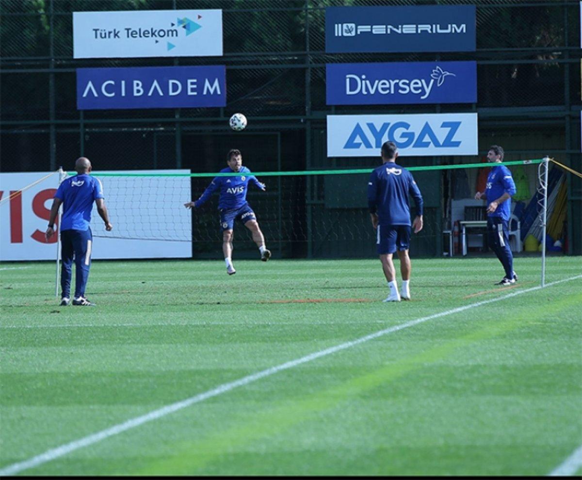 Erol Bulut ve Emre Belözoğlu ayak tenisi oynadı