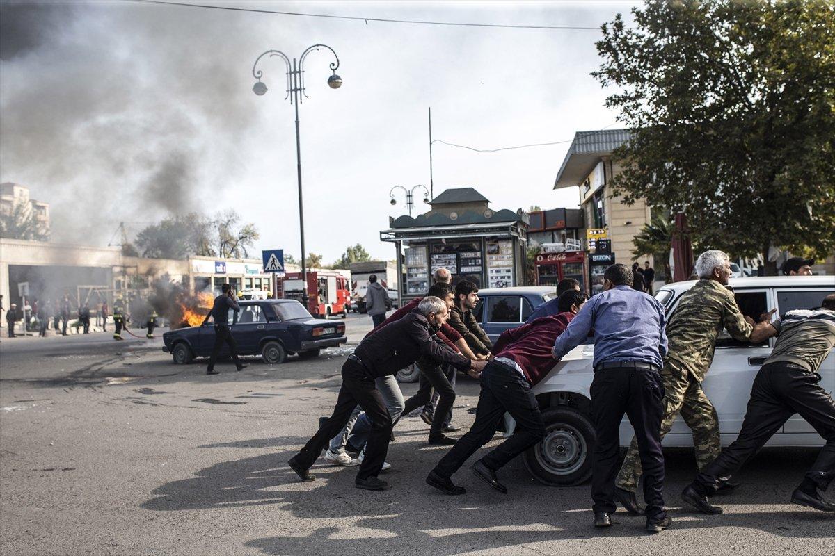 Ermenistan'ın Berde'de sivillere füzeyle saldırdığı anlar