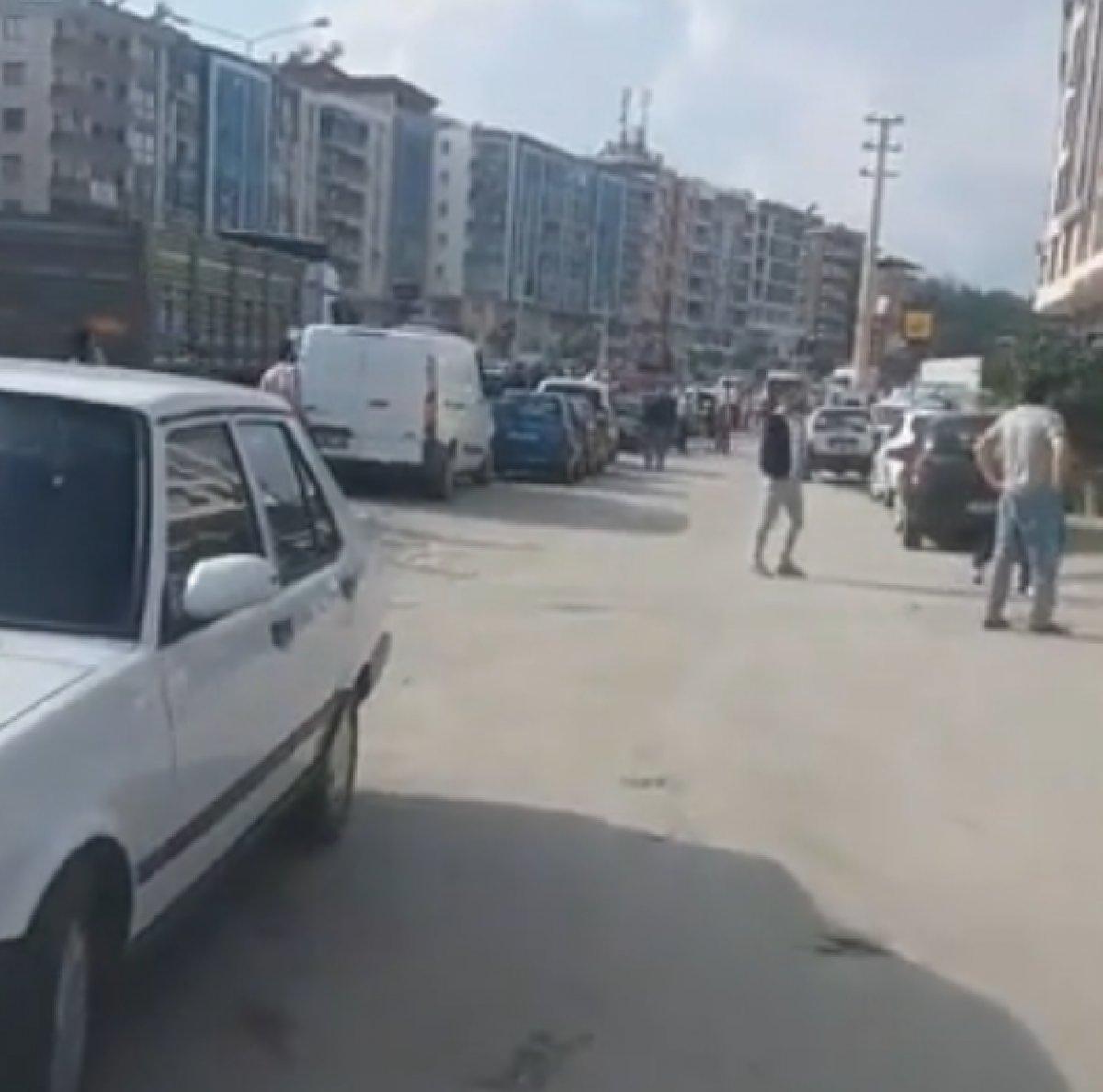 İzmirliler depremin ardından sokağa döküldü