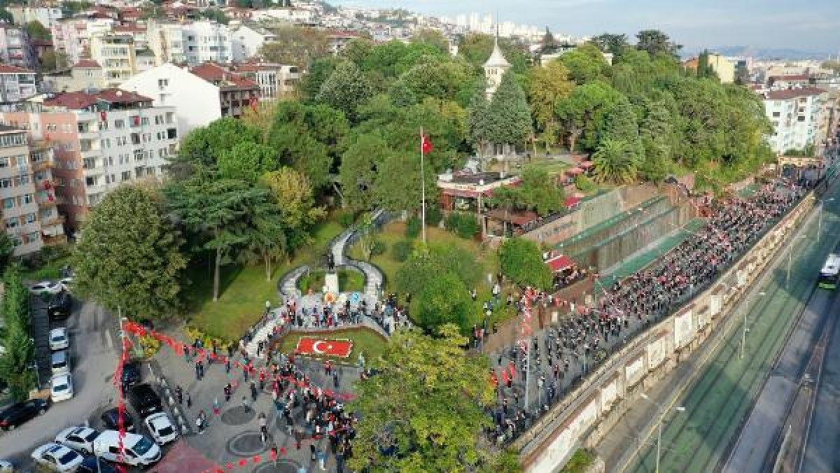 İzmit'te bin kişi aynı anda zeybek oynadı