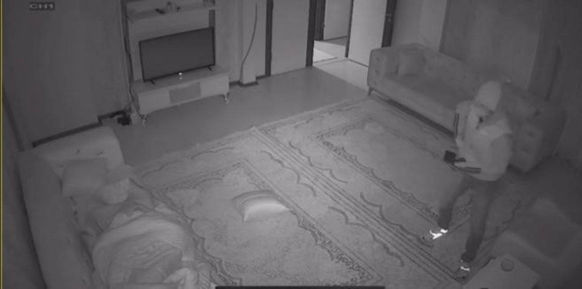 Diyarbakır'da bir eve giren hırsız ev sahibini gördü, hırsızlığa devam etti