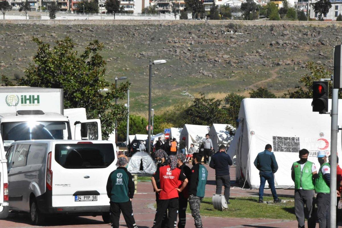İzmir'de depremzedeler için kurulan çadır kentler havadan görüntülendi