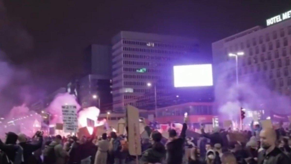 Polonya’da kürtaj eylemi: Binlerce kişi sokağa döküldü