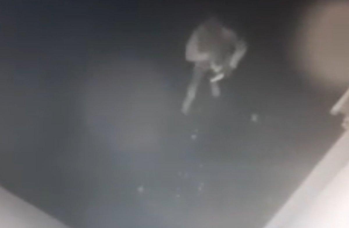 Fransa’daki Mevlana Camisi’ne kundaklama girişimi kamerada