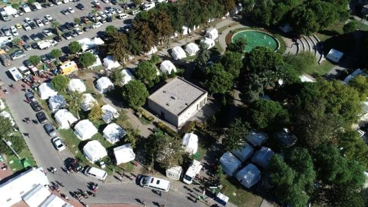 İzmir'de depremzedeler için kurulan çadır kentler havadan görüntülendi