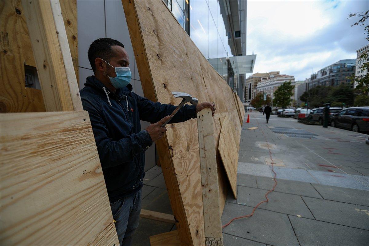 ABD'deki mağazaların sivil itaatsizlik önlemi: Tahta plaklar takılıyor