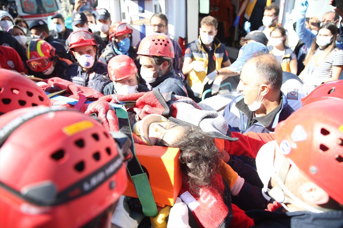 Bayraklı'da Doğanlar Apartmanı'nda anne ve 4 çocuğuna ulaşıldı