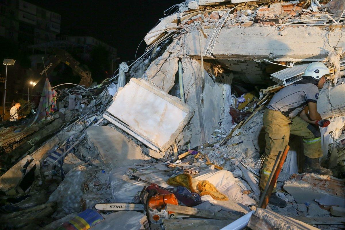 İzmir'de 341 artçı deprem yaşandı