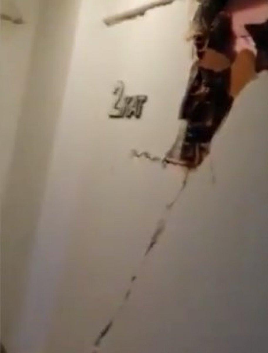 İzmir'deki depremde büyük hasar gören plaza