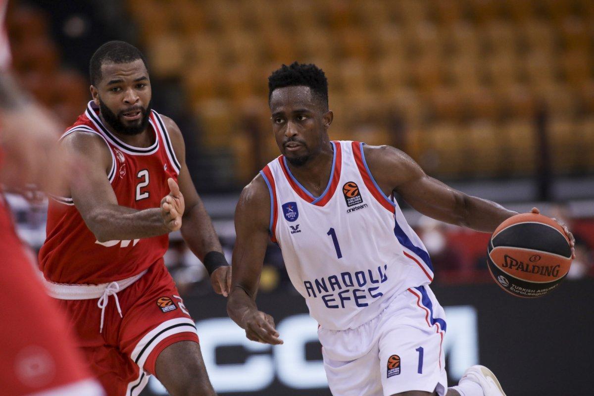 Anadolu Efes Avrupa Ligi'nde Olympiakos'u yendi