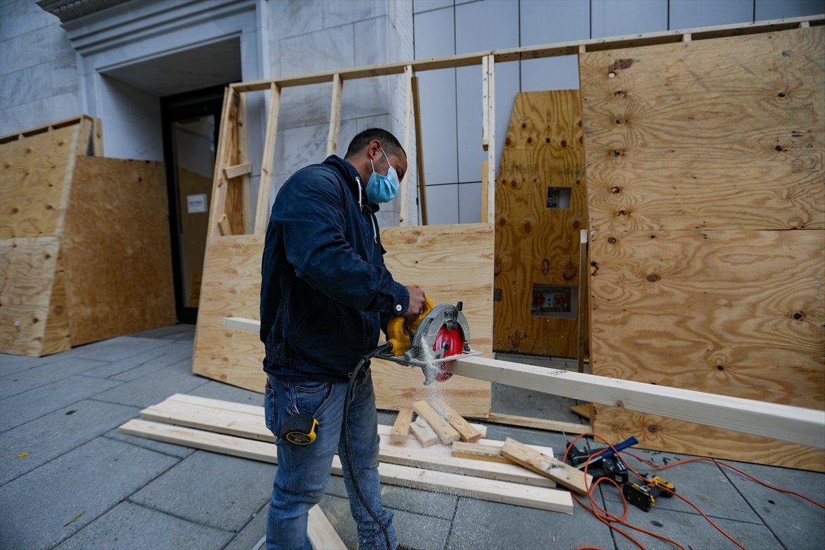 ABD'deki mağazaların sivil itaatsizlik önlemi: Tahta plaklar takılıyor