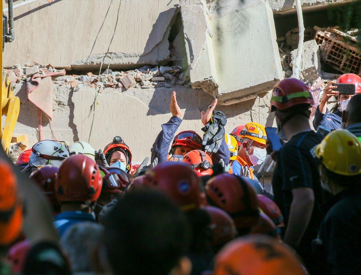 Bayraklı'da Doğanlar Apartmanı'nda anne ve 4 çocuğuna ulaşıldı