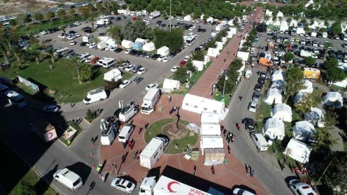 İzmir'de depremzedeler için kurulan çadır kentler havadan görüntülendi