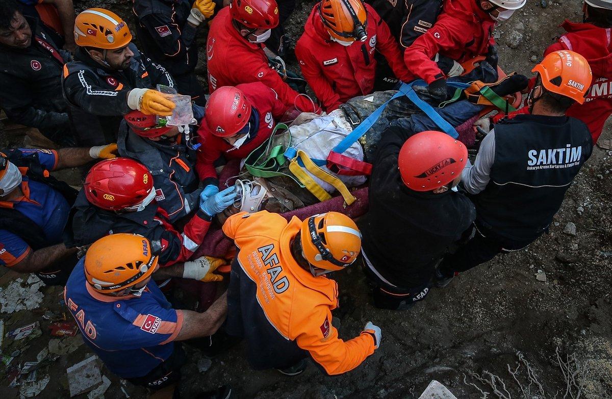 İzmir'de enkazdan bir kişi daha sağ olarak kurtarıldı