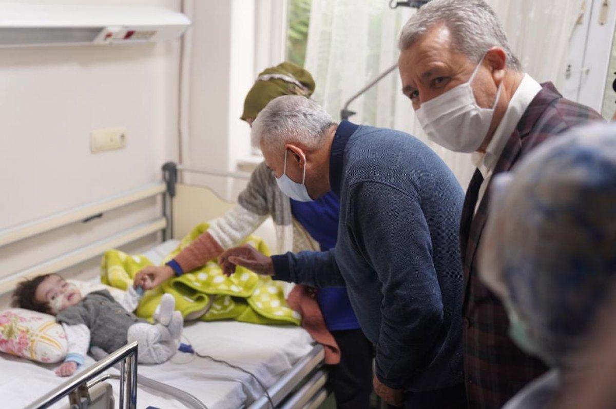 Binali Yıldırım, beraberindeki heyetle depremzedeleri ziyaret etti