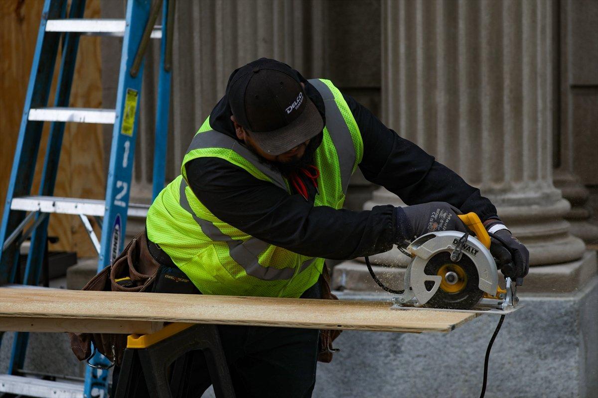 ABD'deki mağazaların sivil itaatsizlik önlemi: Tahta plaklar takılıyor